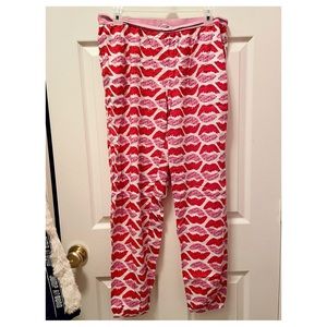 Victoria's Secret Valentine Kiss Lips Sleep Pajama Jogger Pants M Lightweight